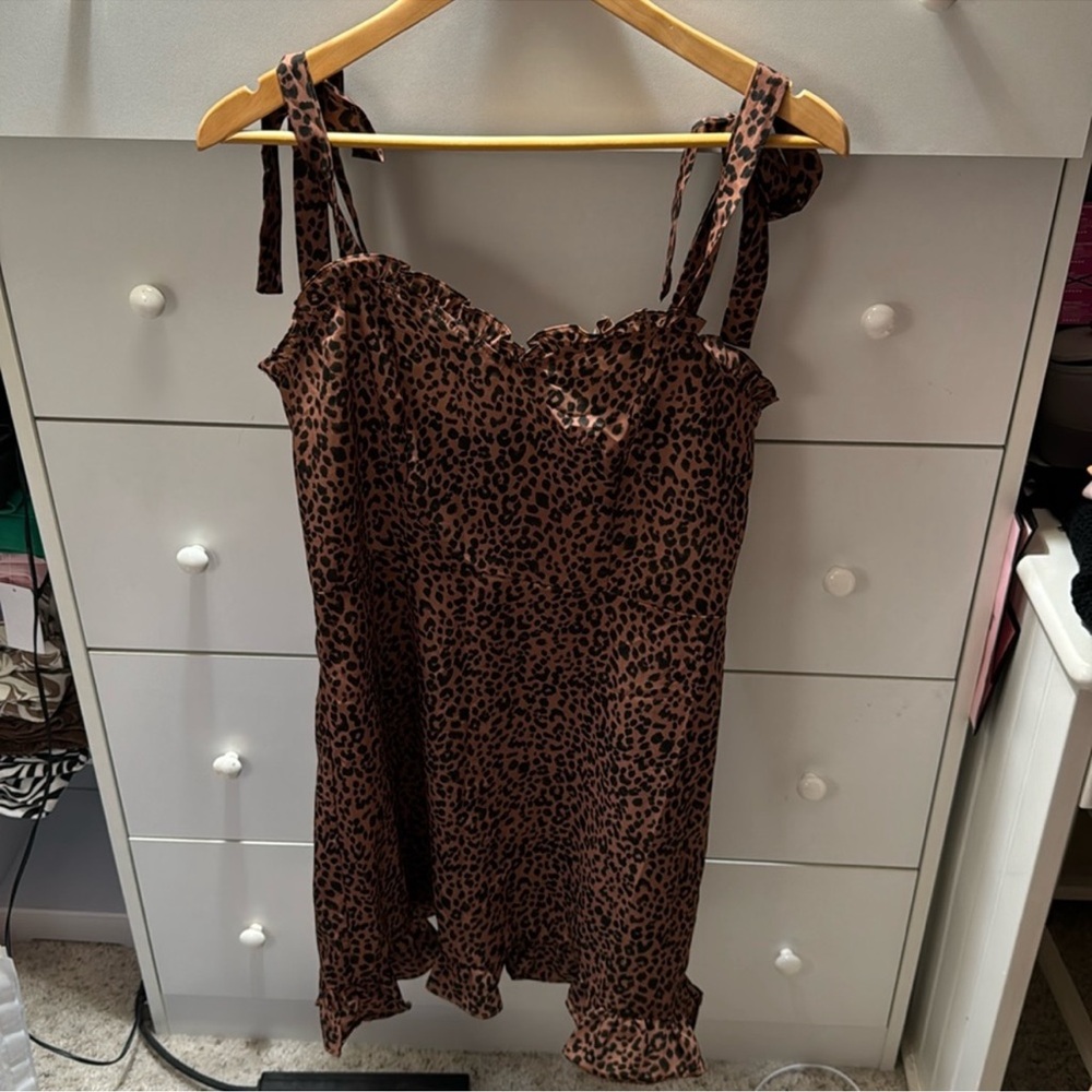 NWOT LEOPARD RUFFLE MINI DRESS